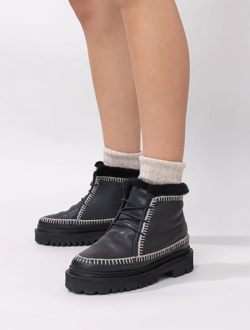 Argo 3.0. Crochet Black Leather Light Grey